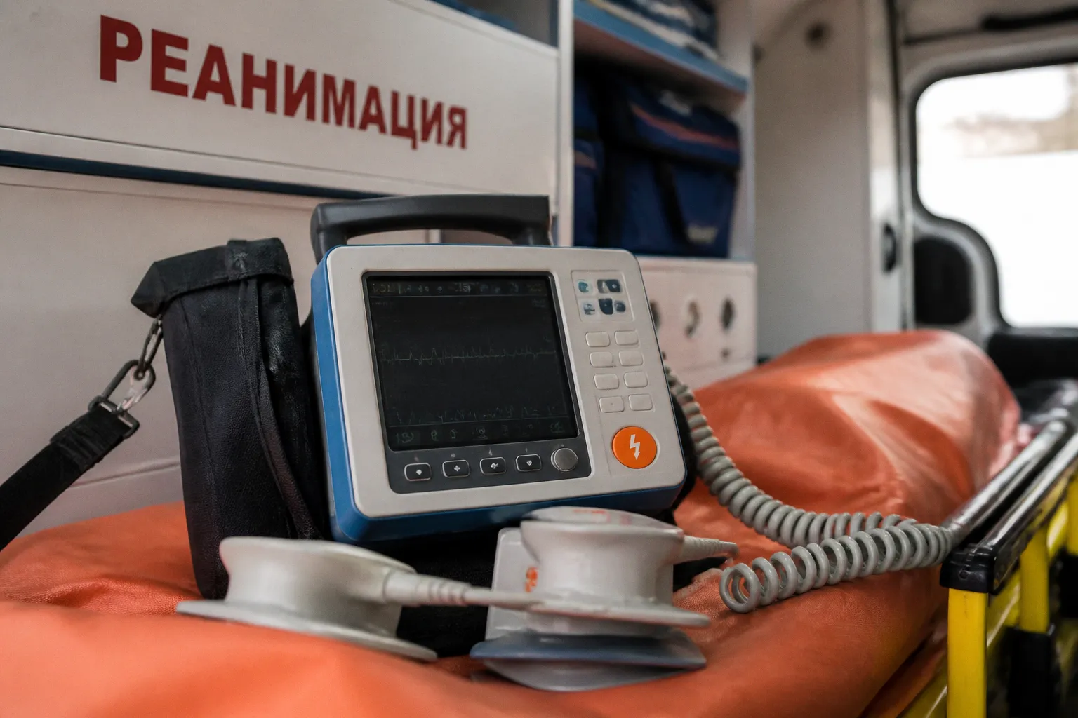 Сургутские медики скорой помощи спасли пациента с опасным нарушением сердечного ритма